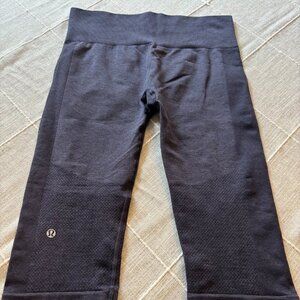 Like New - Lululemon Cropped Calf Length Leggings